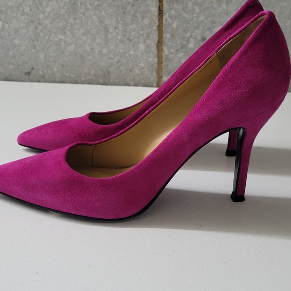 Fucshia or hot pink suede Nine West pumps, 7M